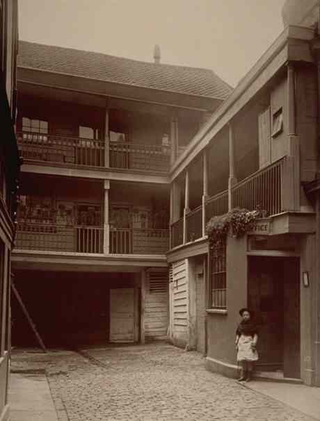 Old Bell Inn, Holborn. 1884. Henry Dixon 1820-1892